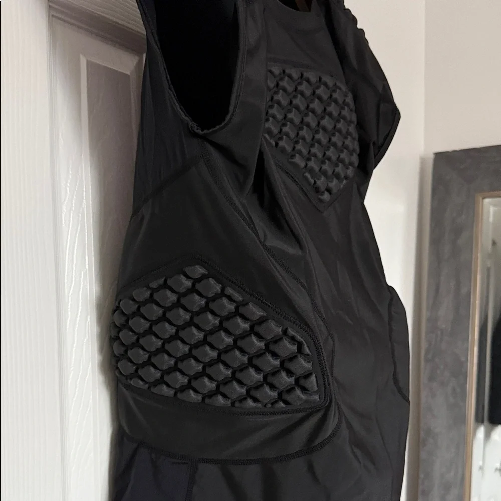 TUOYR Men’s Football Padded Shirt - Compression Adult Vest - Protective - Picture 3 of 16